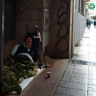 Una persona sin hogar en pleno centro de León. DL