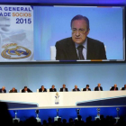 Florentino Pérez y su directiva durante la asamblea de socios compromisarios del Madrid del 2015.