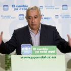 Arenas defendió en un acto en Sevilla que el modelo de financiación traerá «deuda, déficit y m