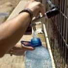 Los vecinos de Benavente han tenido que consumir agua mineral debido a las restricciones