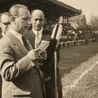 Salvador Rocha, presidente de la Cultural en la temporada 49-50, en el partido internacional que jugaron contra el Bragança. DL