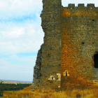 El castillo de Cea, del siglo XV pero elevado sobre otro anterior, del XII, es uno de los monumentos leoneses que más tiempo llevan en la Lista Roja del Patrimonio.