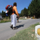 Un peregrino en el Camino de Santiago a su paso por el municipio de Camponaraya