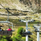 El remonte de la estación de esquí de San Isidro, abierto al turismo en 2022. FERNANDO OTERO