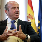 El ministro de Economía y Competitividad, en una imagen de archivo durante una entrevista.