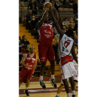 Los 20 puntos de White no bastaron al ULE Puertalia.