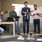 Integrantes del grupo Cartum dedicado a los drones, en una imagen tomada en la Universidad de León. F. OTERO PERANDONES