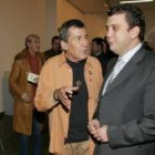 El escritor Fernando Sánchez Dragó, ayer con el alcalde de Ponferrada y otras autoridades
