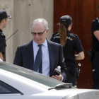 El expresidente de Bankia Rodrigo Rato sale del juicio por el caso de las tarjetas 'black'.