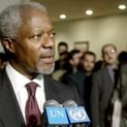 Koffi Annan habla a los medios de comunicación después de la reunión del Consejo de Seguridad