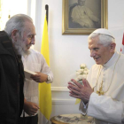 Fidel Castro y Benedicto XVI, en la reunión que mantuvieron ayer en La Habana.