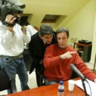 Jesús Esteban junto a Pedro Muñoz en el pleno celebrado ayer
