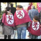 A pocas semanas de decidir su futuro político en el congreso previsto para noviembre, el leonesismo volvió a reunir en la ciudad a miles de personas para reivindicar la autonomía.