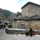 Imagen de archivo de la iglesia mozárabe de Santiago de Peñalba, en el centro del pueblo.