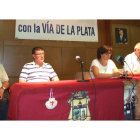 La asociación presenta el programa y el cartel, ilustrado con el cronista y su esposa en los 90.