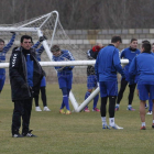 Luis Cembranos ya prepara el encuentro del domingo frente al Compostela en San Lázaro.
