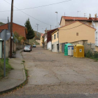 La calle Villarín de Santa Lucía de Gordón será renovada con aceras y riego asfáltico.