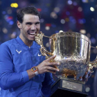 Una imagen ya habitual esta temporada: el renacido Nadal muerde su nuevo trofeo. WU HONG
