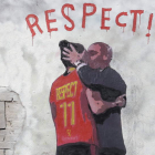 Mural del artista urbano TVBoy relativo a la polémica del beso de Rubiales a Jenni Hermoso. QUIQUE GARCÍA