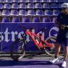 Ronaldo Nazário partió hoy desde Valladolid hacia el Bierzo, donde iniciará el Camino de Invierno hasta Santiago de Compostela. R. GARCÍA