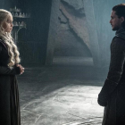 Los actores Emilia Clarke (como Daenerys Targaryen) y Kit Harington (Jon Snow), en la serie de la cadena HBO Juego de tronos.