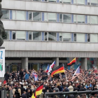 Manifestación contra los refugiados y inmigrantes convocada por los ultraderechistas de AfD junto al monumento de Karl Marx, en la ciudada sajona de Chemnitz, el 1 de septiembre del 2018.