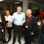 Carballo (con barba) fue reelegido ayer al frente de la FSP-UGT del Bierzo en el congreso comarcal.