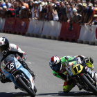 Un momento de carrera de una de las ediciones del GP de Velocidad de La Bañeza. FERNANDO OTERO