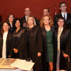 Los doce nuevos abogados que ayer juraron el cargo como colegiados, en un acto celebrado en el Castillo de Ponferrada. L. DE LA MATA