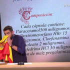 Imagen del polémico sketch de Dani Mateo en El Intermedio en el que se suena con la bandera española