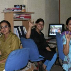 Varias empleadas de la Deaf Way Foundation de Nueva Delhi se encargan de lograr la inserción laboral