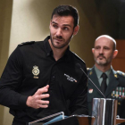 El Policía Nacional Saúl Craviotto durante su ponencia en la campaña informativa para los ciudadanos con consejos de autoprotección ante atentados terroristas.