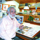 Juan López Fernández, Jan, en su estudio de dibujo, en una imagen de archivo.