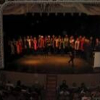 Los alumnos, ayer en una actuación en el Teatro Villafranquino