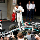 Lewis Hamilton (Mercedes) celebra su victoria en el GP de China de Fórmula 1