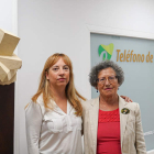 Ana Agúndez y Pidad Pacho, presidenta y coordinadora de grupo del Teléfono de la Esperanza de León y también veteranas voluntarias. MIGUEL F. B.