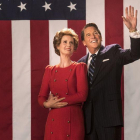 Cynthia Nixon, en el papel de Nancy Reagan, y Tim Matheson, en 'Matar a Reagan'.
