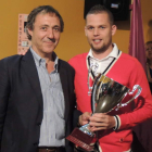 La Asofusa entrega a Fran la copa del Melón C.