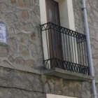 Una calle de Sabero en 2006 con dos nombres, uno dedicado a Franco y otra al 10 de enero.