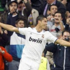 Cristiano Ronaldo celebra el segundo gol que marcó al Racing de Santander.