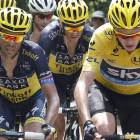 Alberto Contador y Chris Froome, en primer plano, durante la última etapa del Tour de Francia.