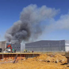 El incendio declarado en Villadangos del Páramo era visible desde el polígono.