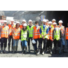 Los alumnos del grado de Ingeniería Minera durante su visita a las obras del túnel en Orense.