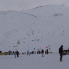 Esquiadores y amantes del «snowboard» disfrutan del primer fin de semana de la temporada