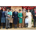 La feliz pareja, acompañada por algunos de los invitados llegados desde distintos puntos Japón, China, Colombia y Alemania.
