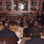 Ana Casis presentó ayer el nuevo vino de la bodega de su familia en el restaunrate El Ruedo II.