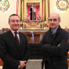 Fernando Salguero y José Manuel de Luis, ayer, en la capilla de Santa Nonia.