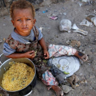 Una niña desplazada por la guerra en una barriada de la ciudad portuaria de Hodeida, en el Yemen.