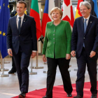 El presidente galo, Emmanuel Macron; Angela Merkel, y el primer ministro italiano, Gentiloni. WARNAND