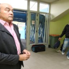 El director general de la Cultural, Santiago Vega (derecha),  se desplazó hasta el Área